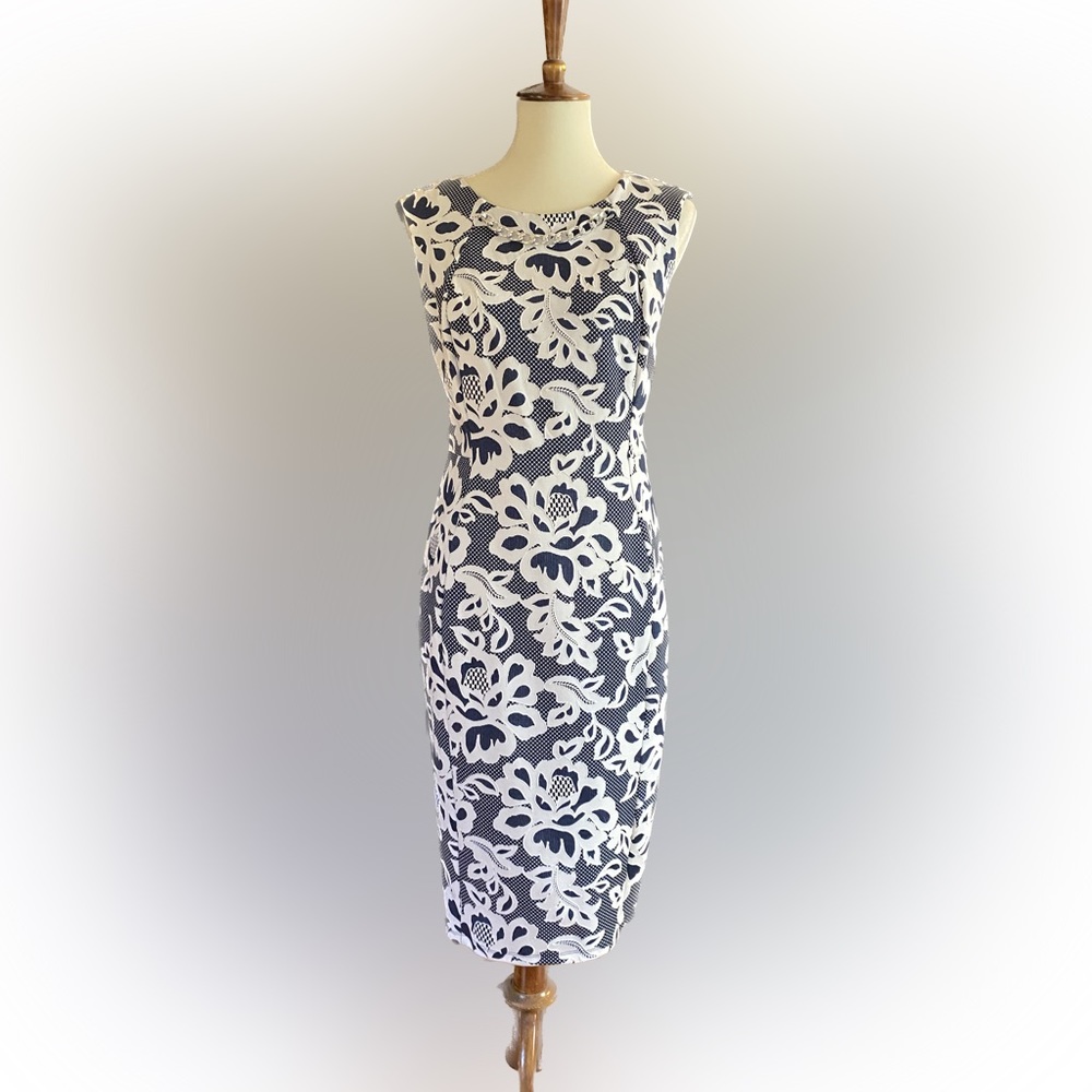 Sleeveless shift dress